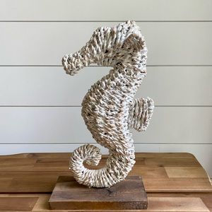 COASTAL DECOR White Wicker Seahorse